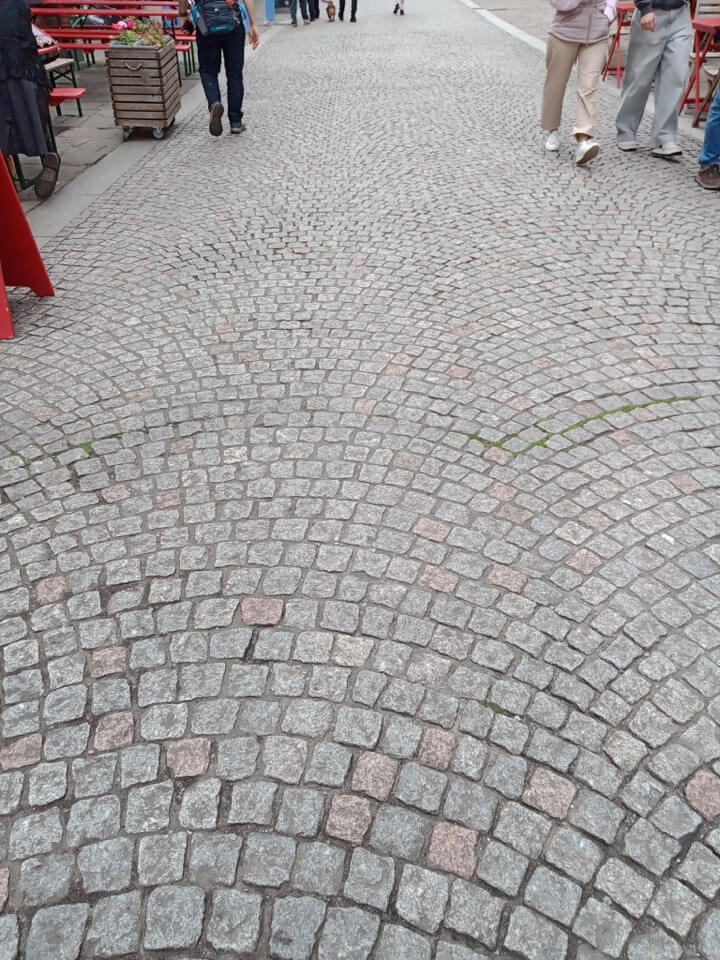Small even cobbles on Norfolk Row